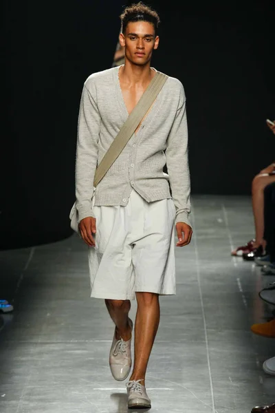 Look 17
